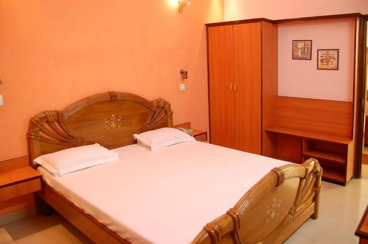 Hotel D R International Ambāla Zewnętrze zdjęcie